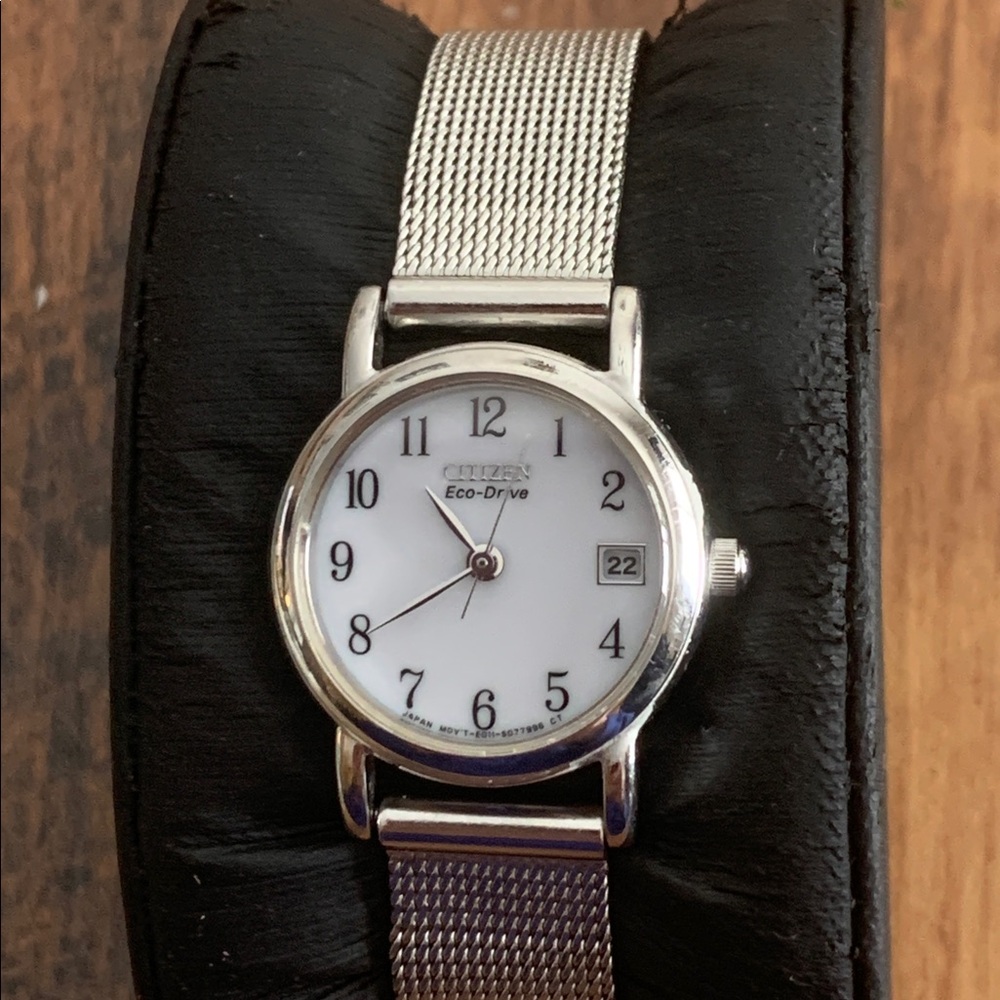 Citizen Eco-Drive silver -Tone Stainless Steel Watch White Dial Works